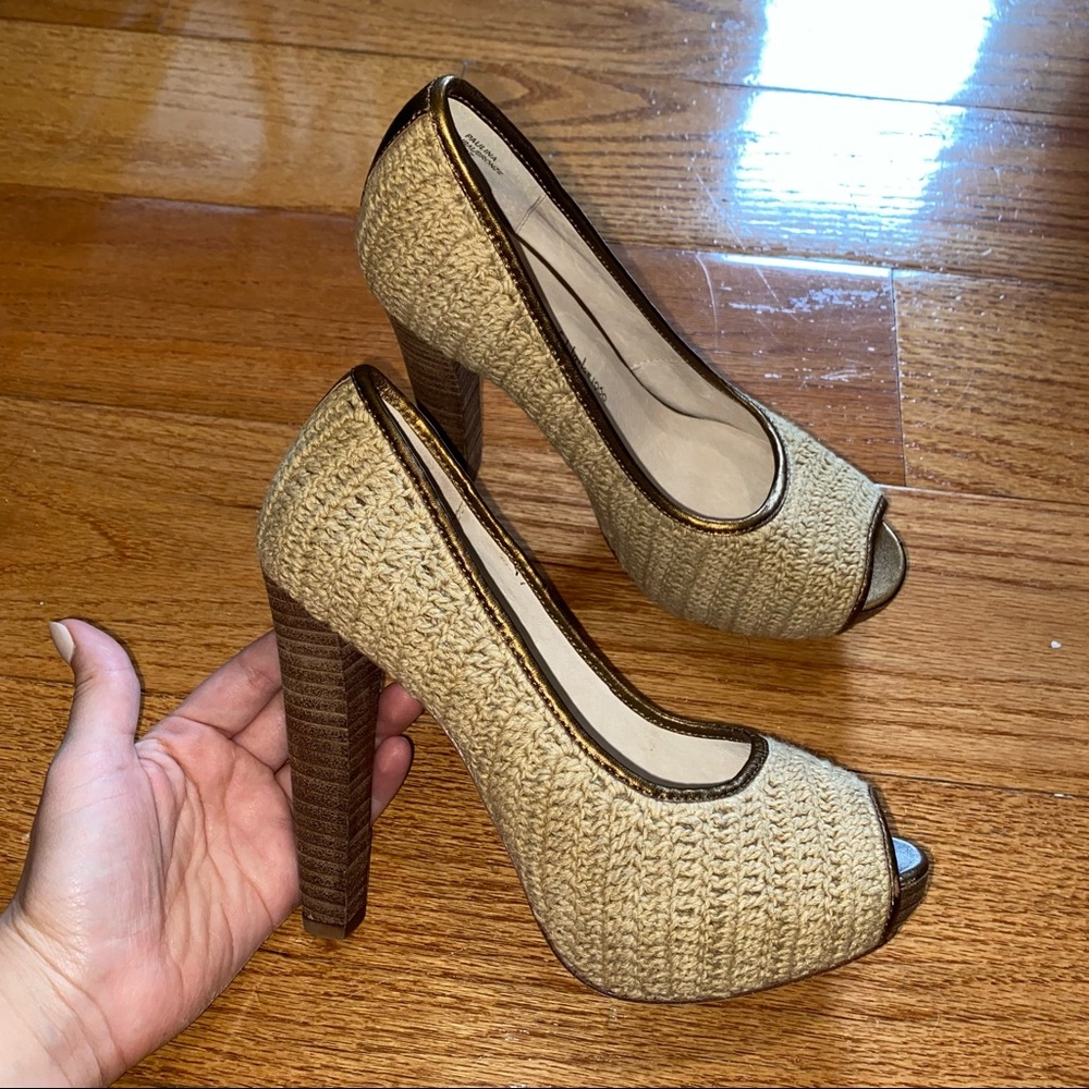 HOUSE OF HARLOW 1960 PAULINA CROCHET NATURAL/BRONZE PEEP-TOE PUMPS SIZE 6.5 - Picture 2 of 8